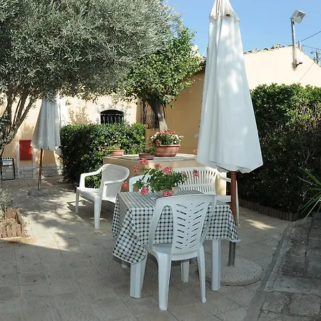 Flora Villa Vittoria